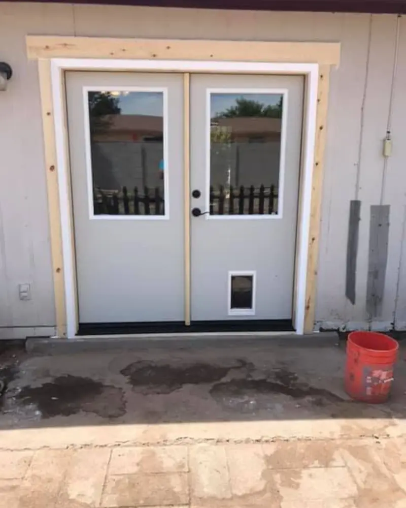 Double garden doors with a built-in pet door